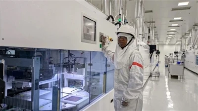 L'impianto di produzione del pannello solare da 4,3 GW dell'India è stato mes...